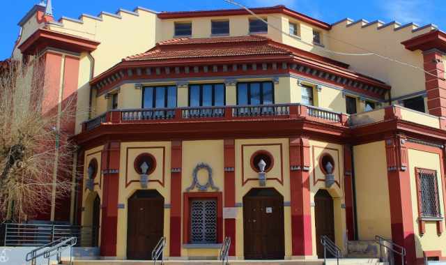 Orientale, eclettica e barocca: Don Pappagallo, la scuola pi particolare del barese